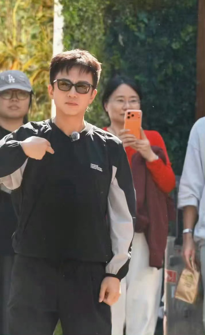 邓超瘦到130斤了马頔说邓超身体不行 马頔：“超哥瘦到130了。” 李纯：“天呐