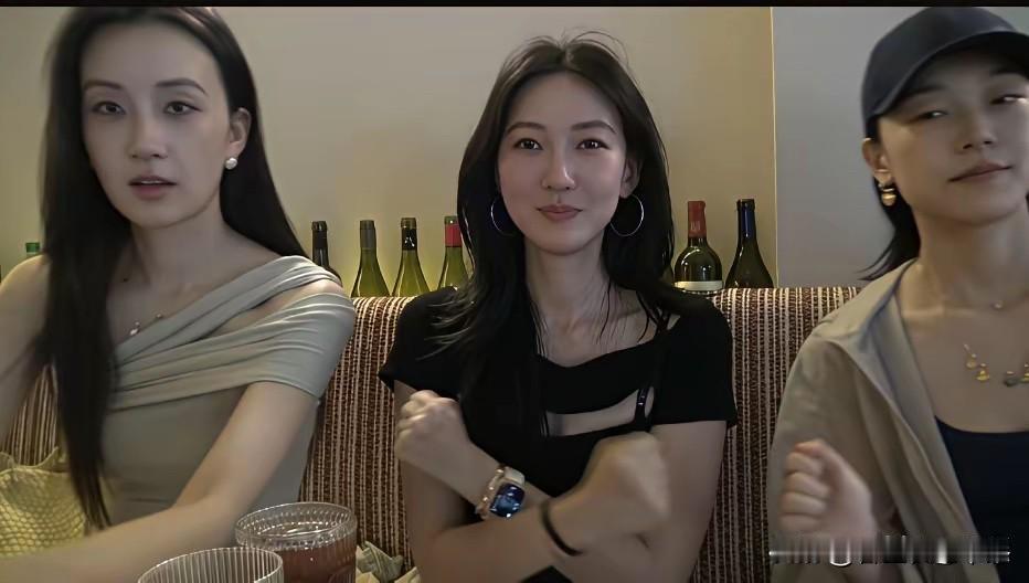 实话实说，中间的女生最漂亮，不接受反驳！