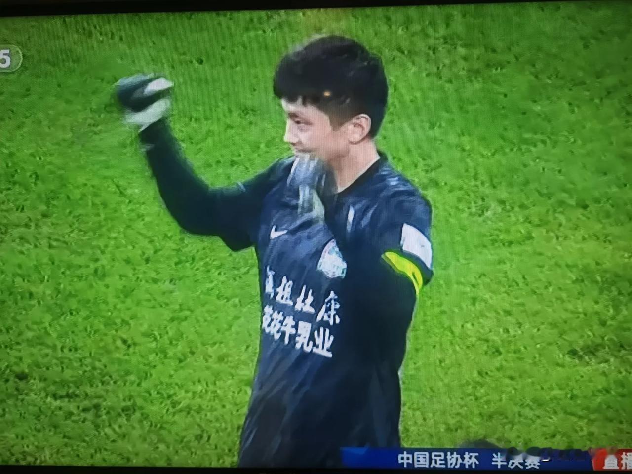 河南俱乐部第一次打进足协杯的决赛！
     通过残酷的点球大战，河南俱乐部客场