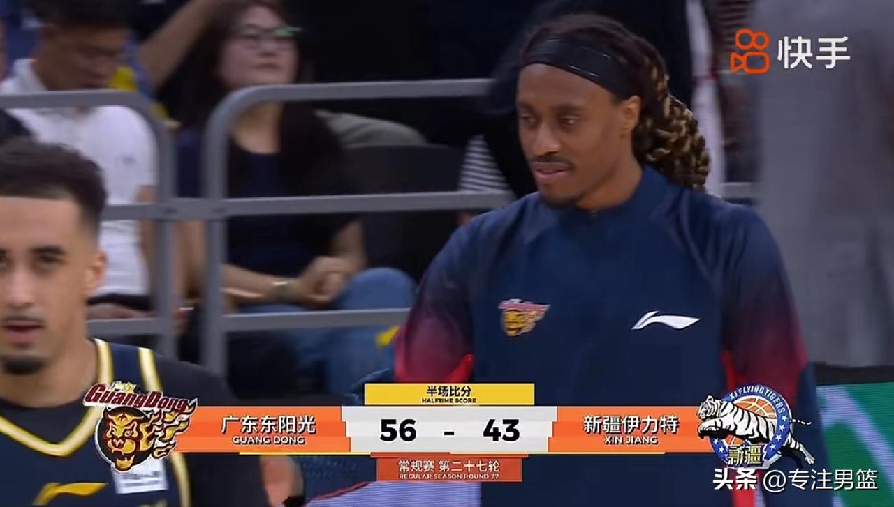 杜指导变阵收到奇效！
崔永熙首节爆发激励球队！
上半场，广东男篮56-43领先新