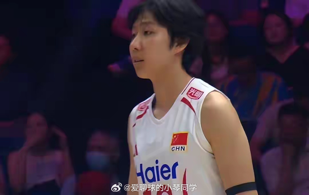 爆冷！女排24-26泰国 赵勇暂停期间怒批球员，董禹含可以放弃了中国女排在世界女