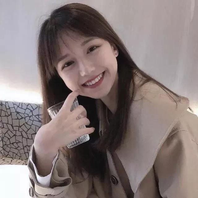 元气满满的一天，从一杯奶茶开始！奶茶 甜系奶茶少女 早晨的一杯奶茶 上班时间喝奶