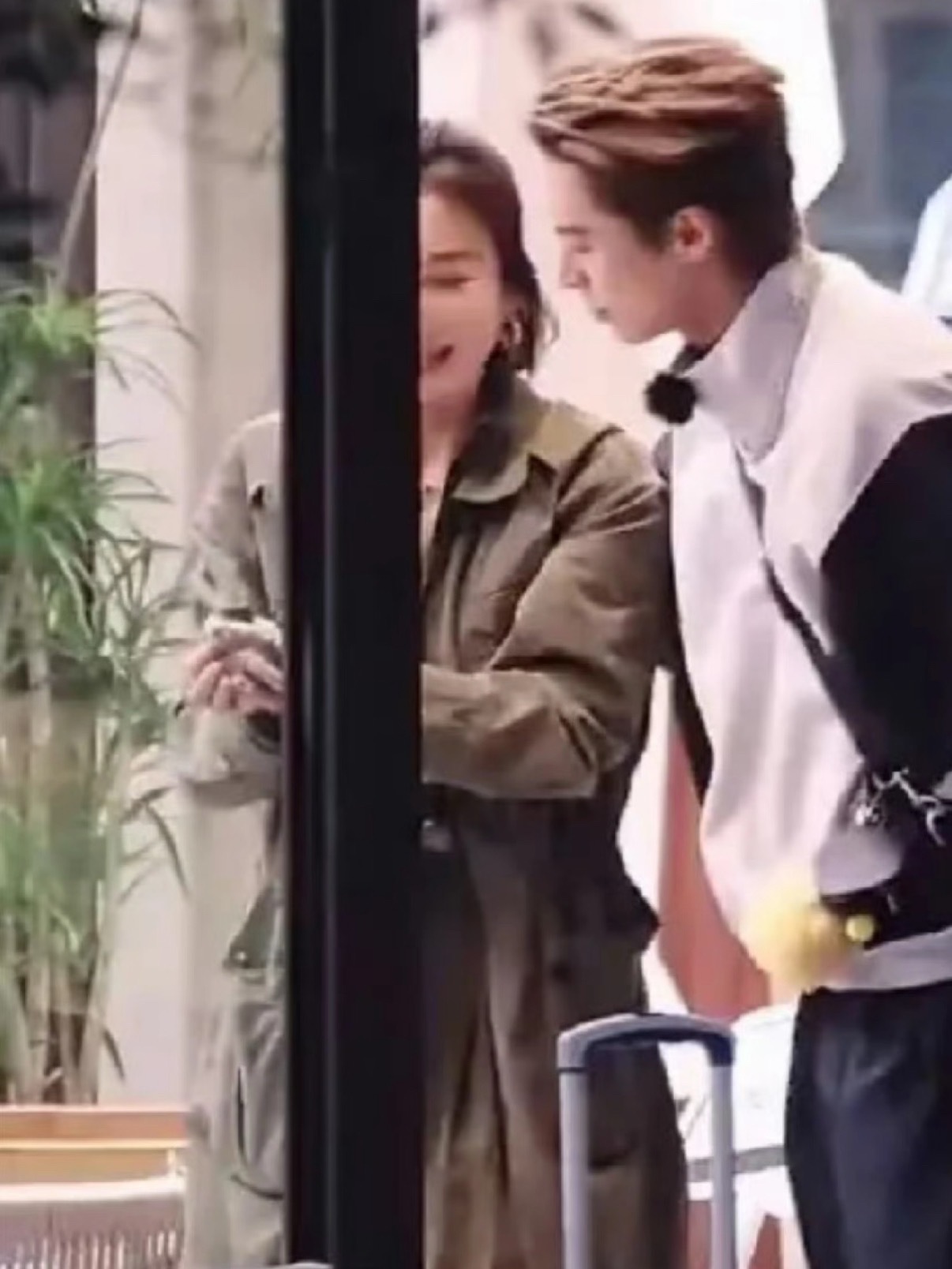 王老板驾到王鹤棣亲爱的客栈录制路透