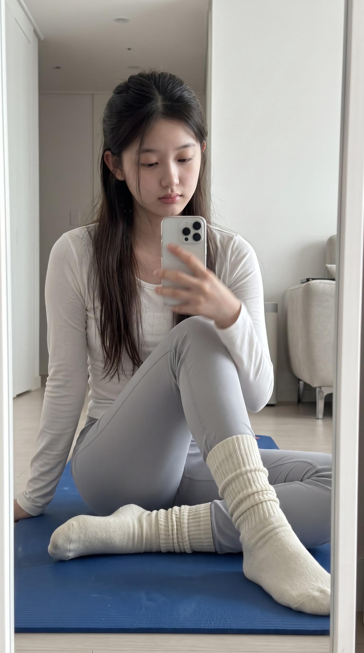瑜伽垫上练的是耐心，户外走的是心情。两种运动，一个目的：让自己舒服一点。
 我的