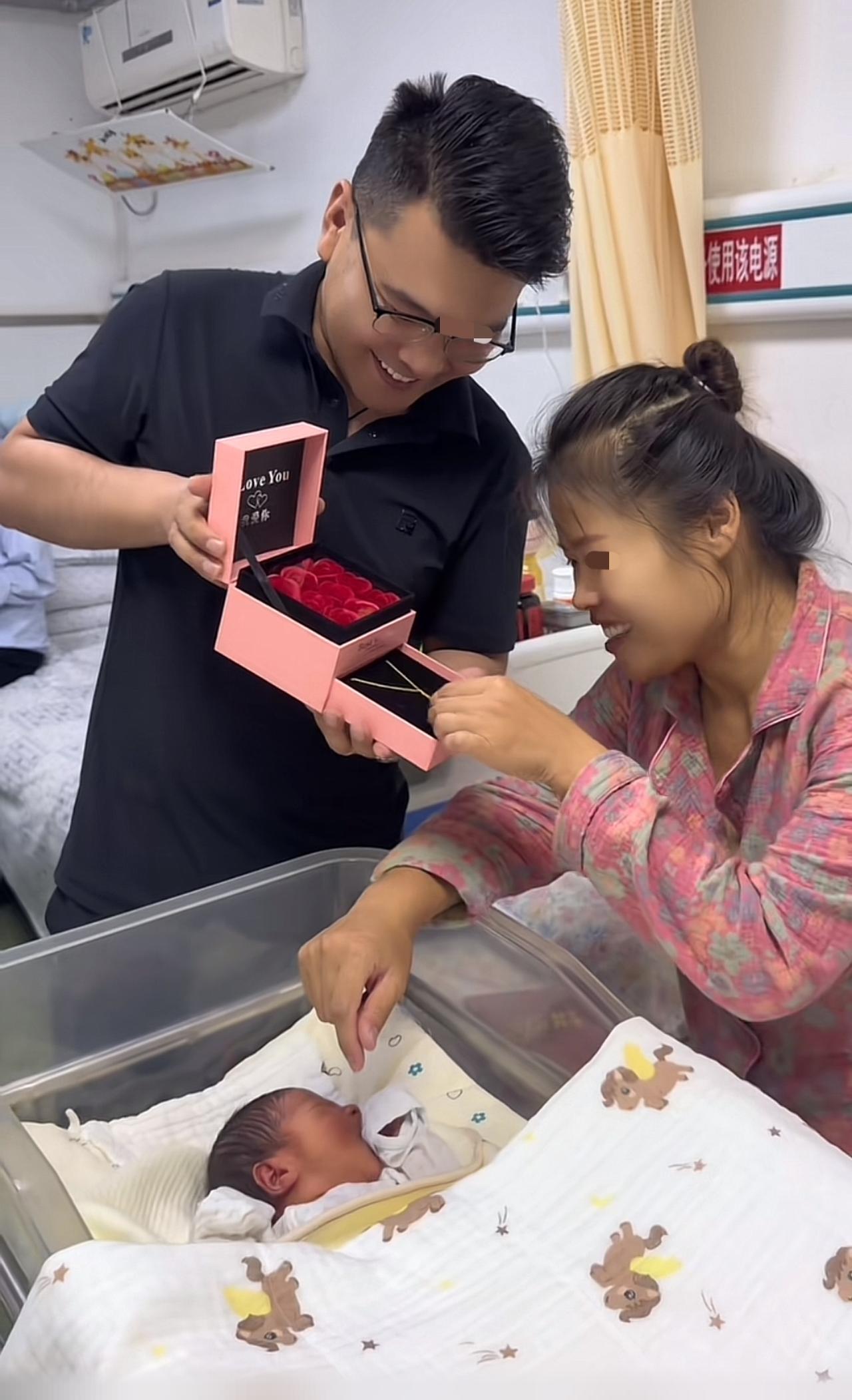 现在觉得特别讨厌这俩人四胎得子的样子，
这两口子现在越是兴奋，越觉得生前面三个姑