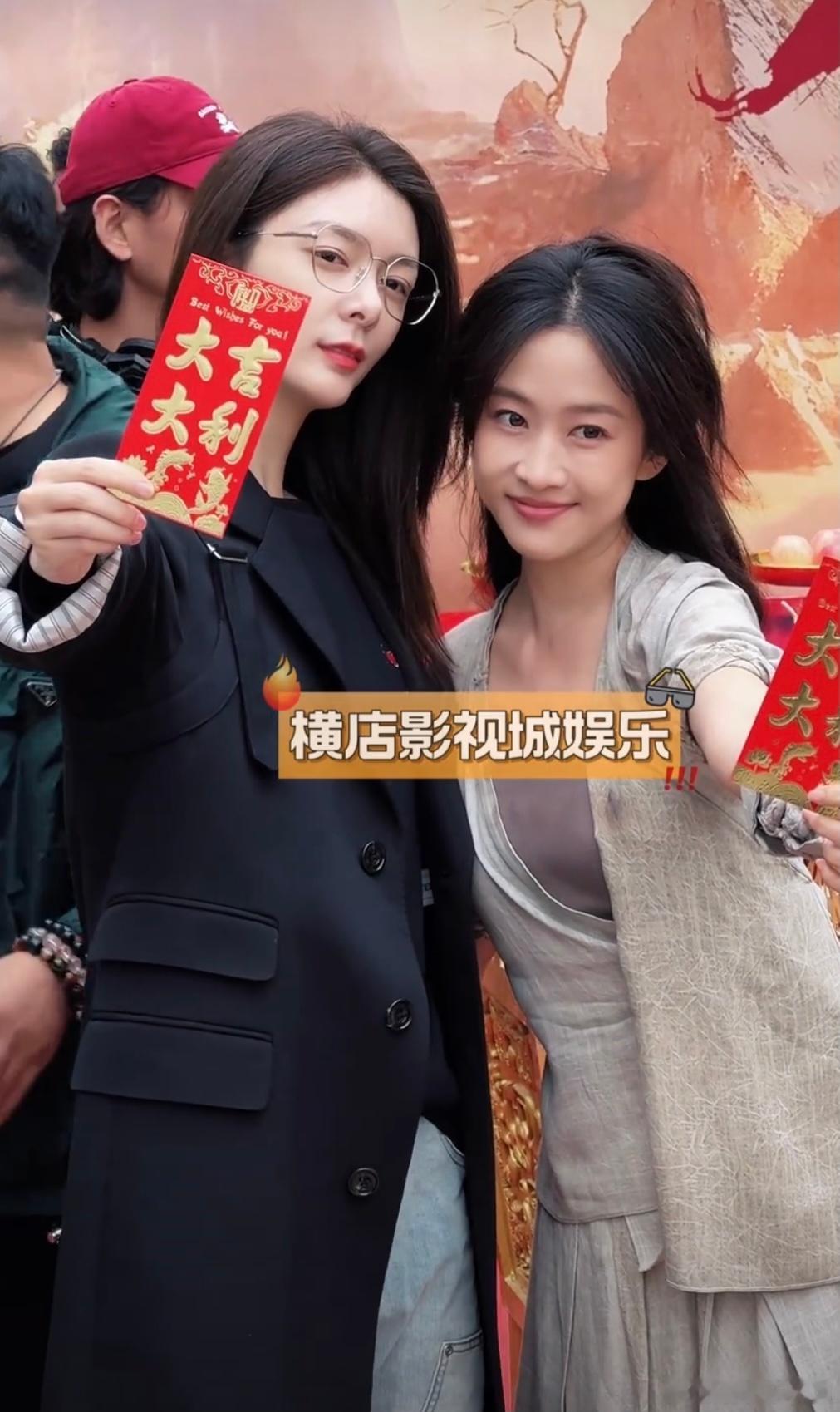 刘美含傅菁樊笼开机啊 ​​​