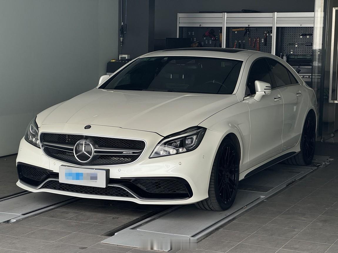 奔驰最帅恶魔之眼CLS而这辆更是恶魔中的恶魔CLS63 S5.5T双涡轮增压V8