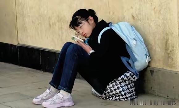 女孩打车谎称车费10元，暖心司机悄悄退回210元
 
谁能想到一句孝顺的善意谎言