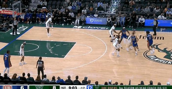 涨球了！坎宁安已成东部第一控卫！
在今天NBA季前赛活塞与雄鹿的首节比赛中，坎宁