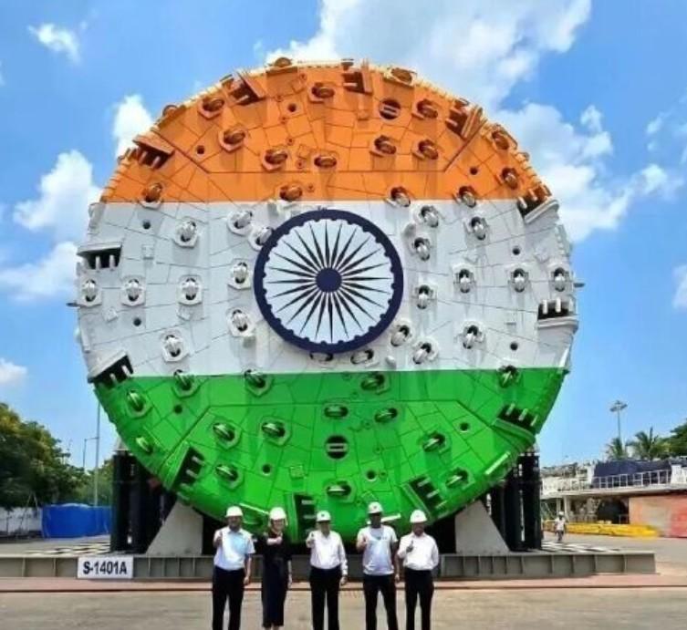 佩服印度人的脑洞

印度不知道从哪里搞到一台中国制造的二手盾构机，然后进行一番花