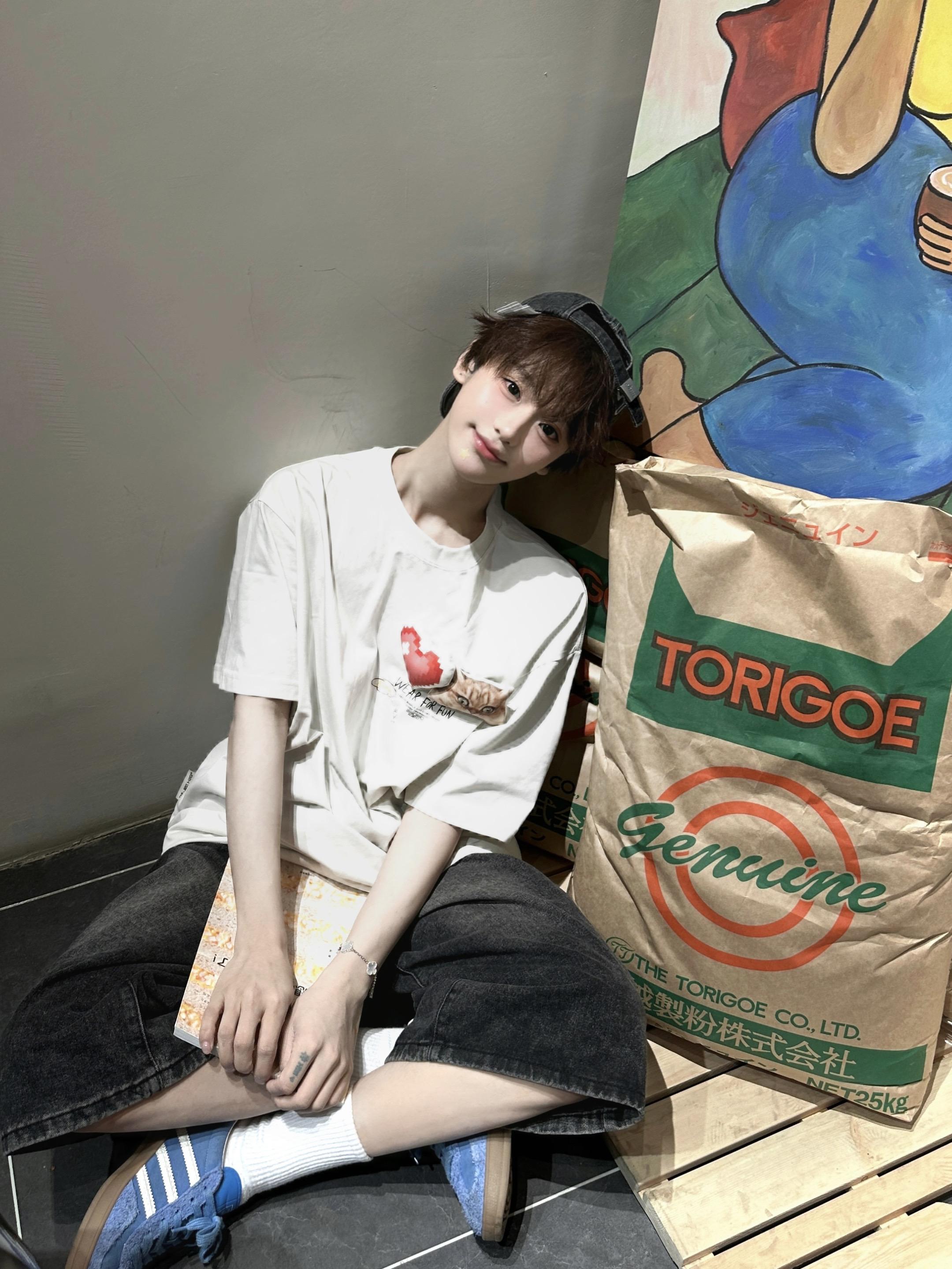 ╭◜◝ ͡ ◜ ͡  ╮ (      暧…     ) ╰◟◞ ͜ ...