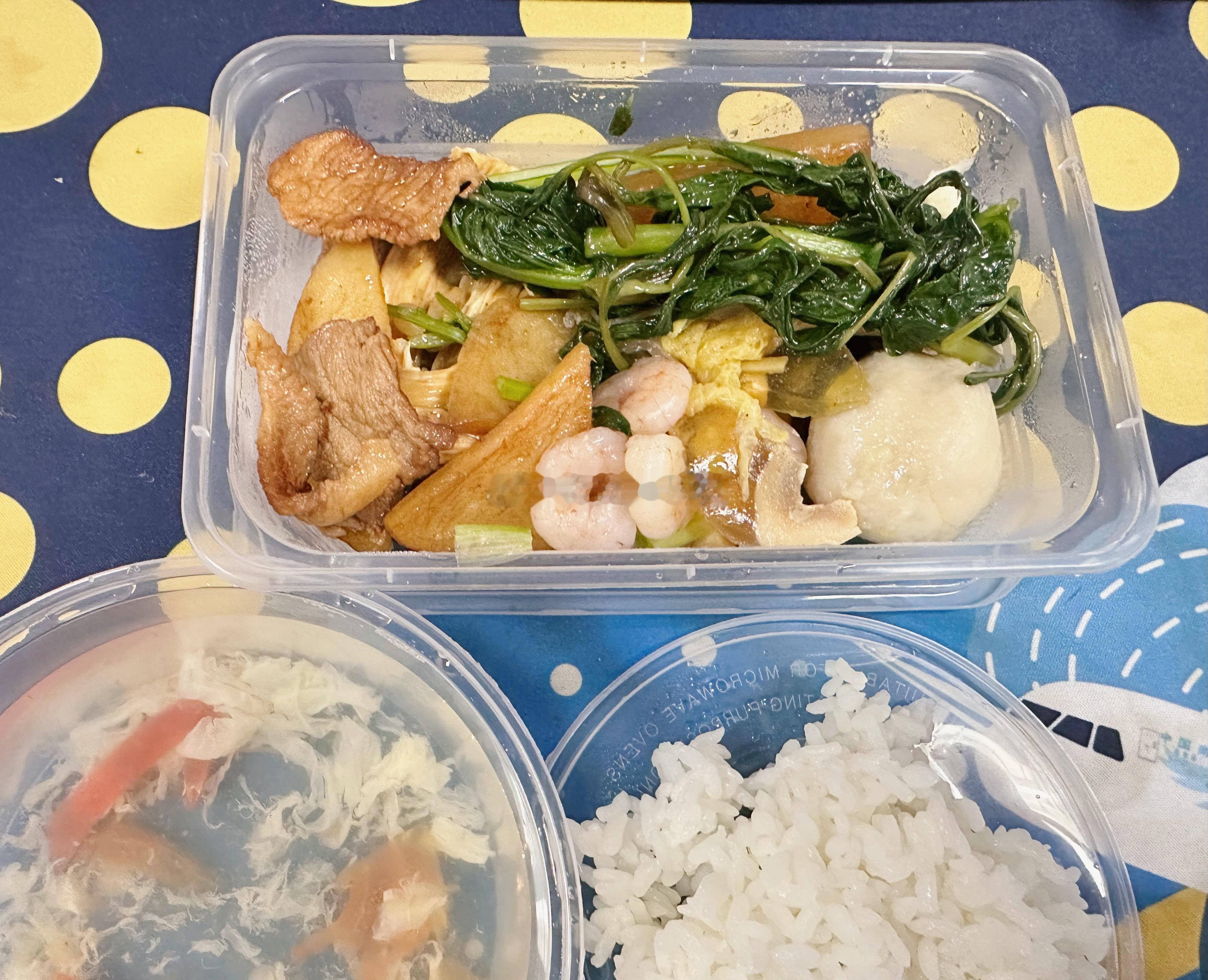 燃烧的陀螺仪  打了8块钱的菜，吃撑了