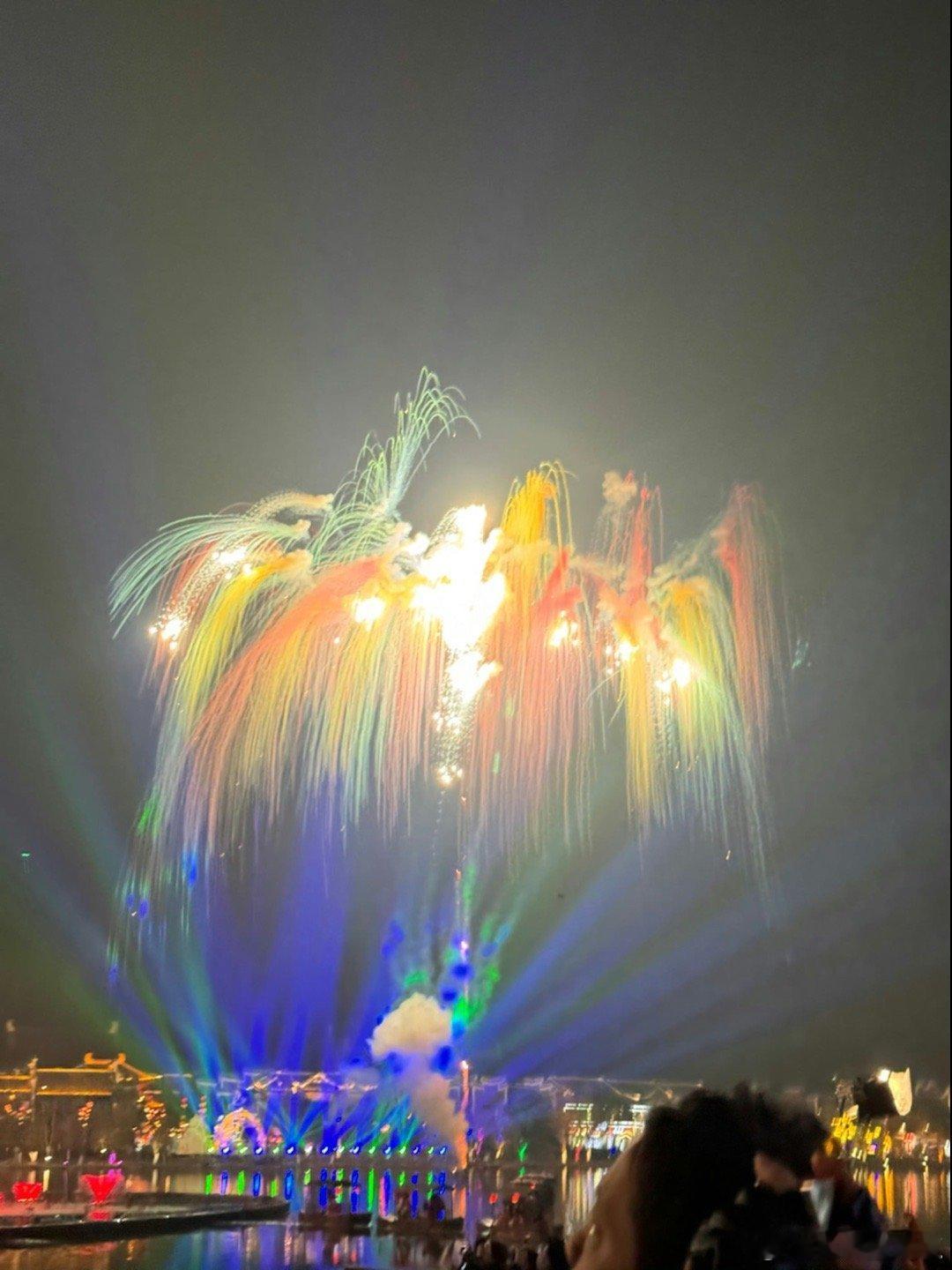 五福临门烟花宴好浪漫  电视剧五福临门 烟花绽放，爱意满满！《五福临门》剧宣浪漫