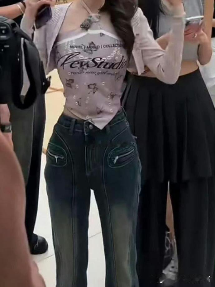 张小婉这个腰臀比是真实存在的吗不敢想真人有多美 