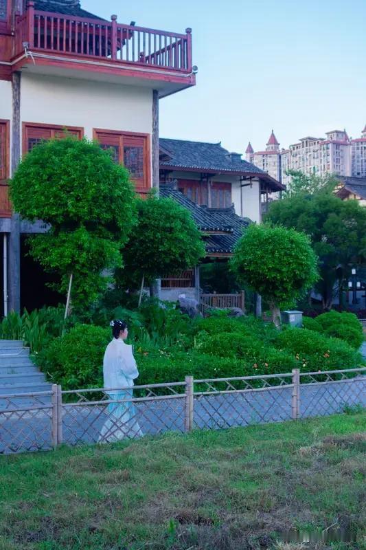 大学生跨省
帮忙取快递获无期徒刑
2020年，大学生小宁和朋友马哥
帮别人跨省取