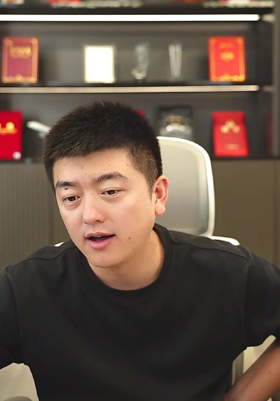 勇哥最近有点上头，说商家多么不容易，确实不容易！但是更不容易的不是员工么？有人说