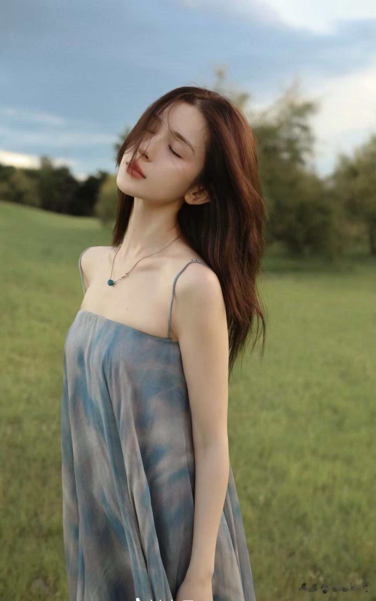 我没有什么朋友，好像也不需要太多朋友
我基本上去哪里都是一个人
我喜欢一个人的独