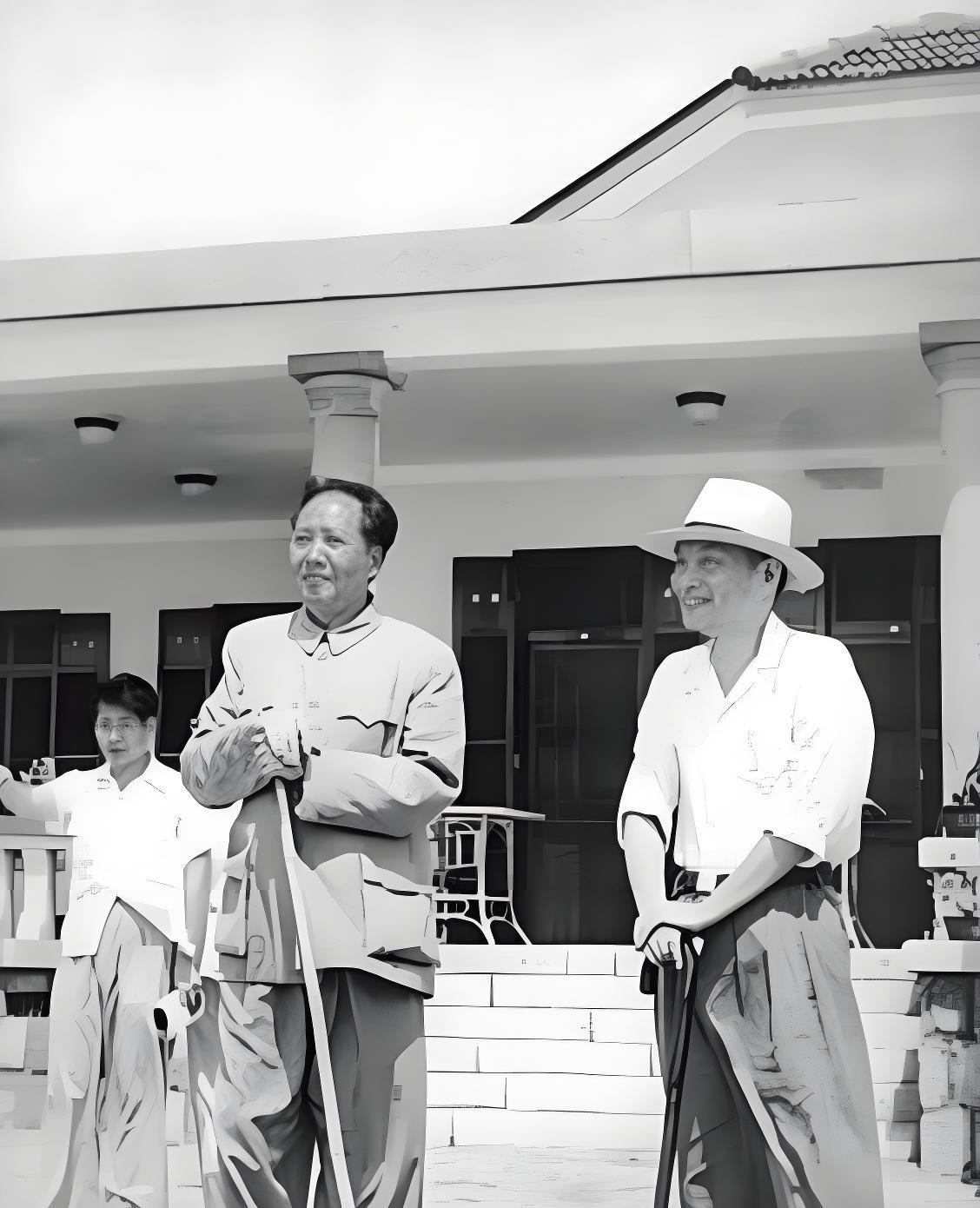 毛主席三次点名让他发言，他却当众“拒绝”了？这才是老一辈革命家最顶级的智慧！

