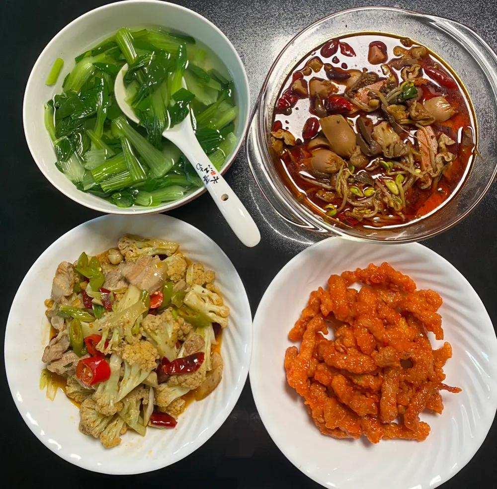 今日晚餐吃好点：麻辣酸菜鱼，酸甜糖醋里脊，香辣干锅花菜，清淡青菜汤。

前3个菜
