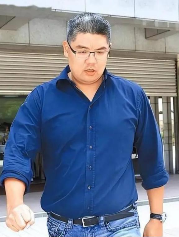 “亲美友日和中”这是多么刺耳的六个字啊！果然，铁骨铮铮连胜文，在听到这六个字之后