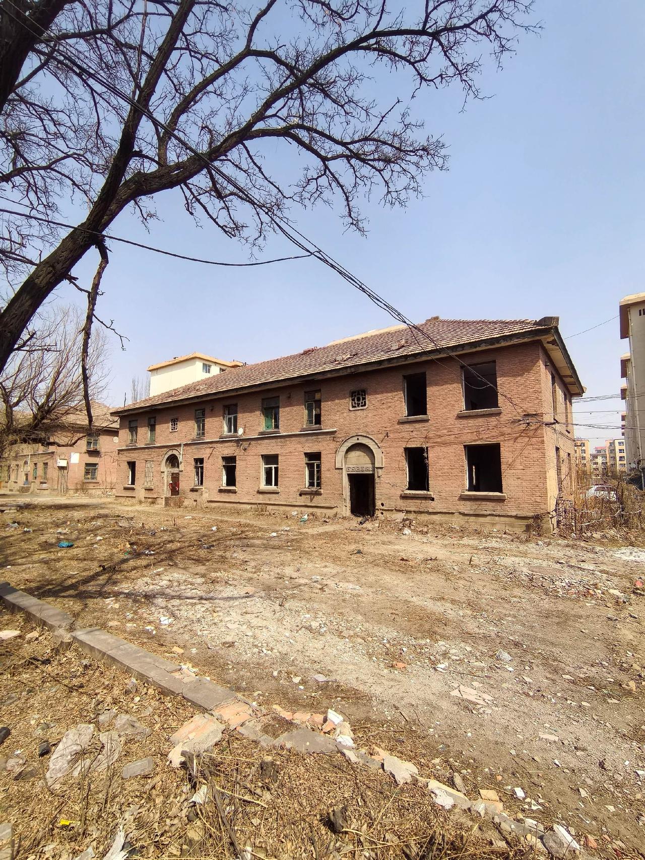 这里是大同水泥厂生活区，几十年的岁月，现在变成这个样子了 老城区的记忆 创作者中