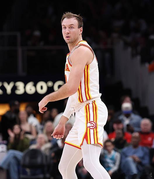 肯纳德1100万美元到期合同，不会影响湖人休赛期的灵活性！ 