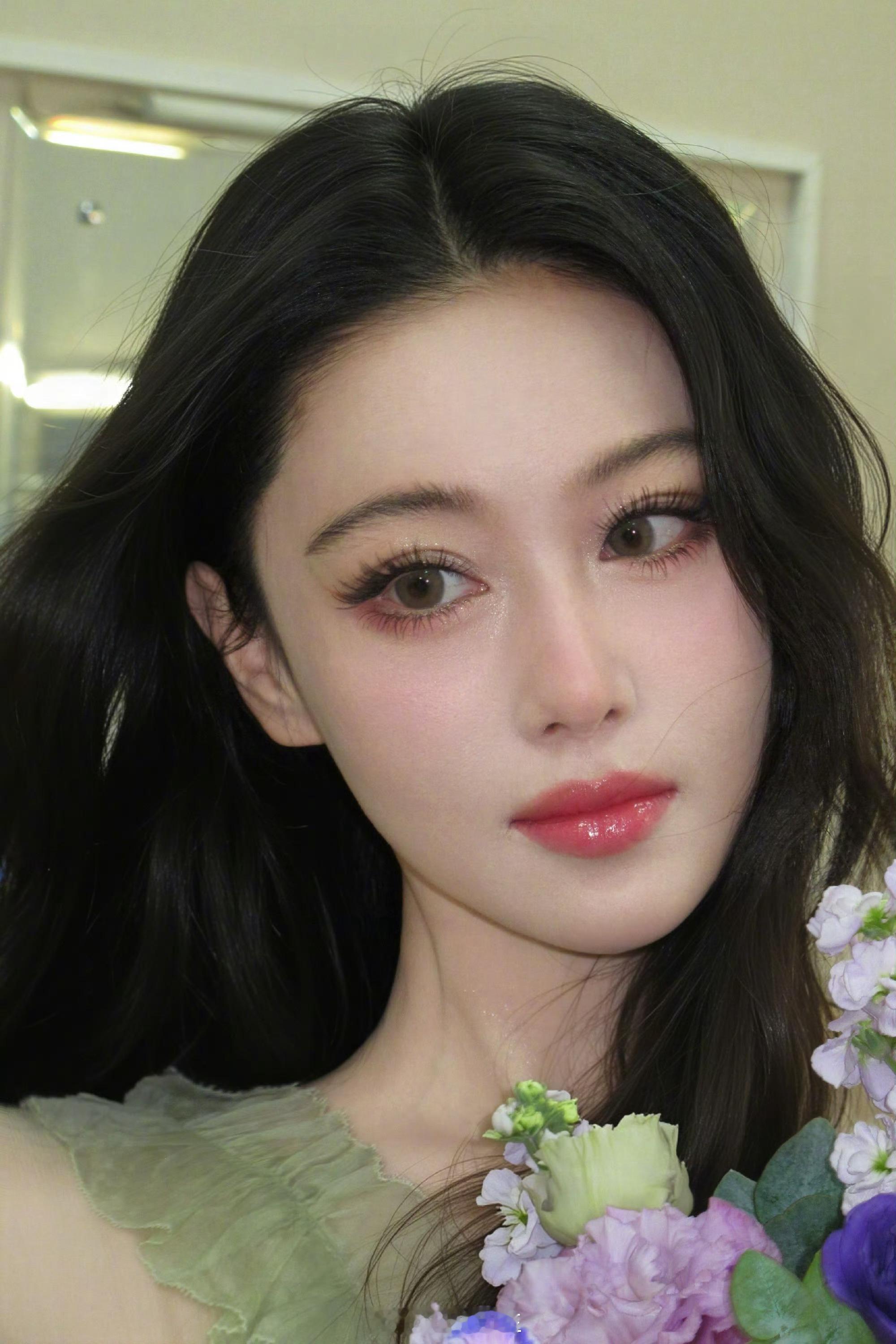 张馨予 