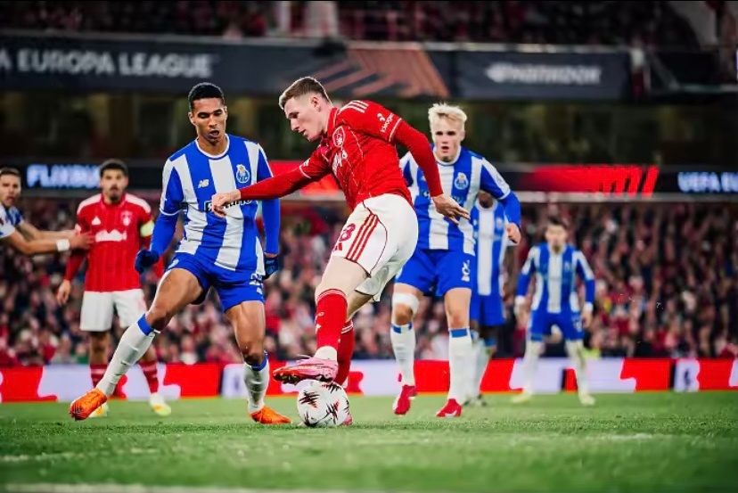 保级队VS领头羊，欧联生死战谁先怂？诺丁汉森林英超排第16，只比降级区高3分；波