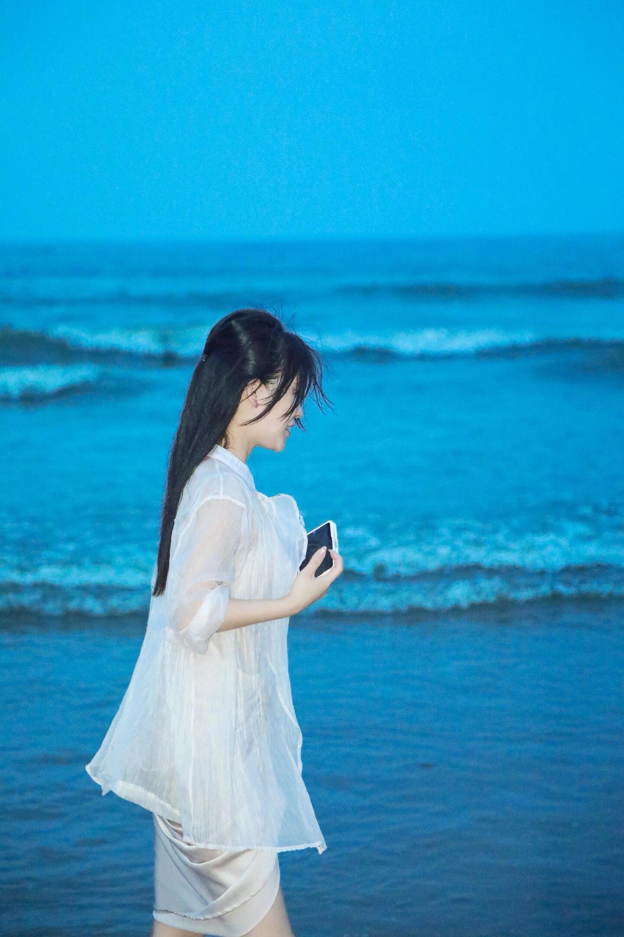 海边散步轻薄透气防晒又温柔高级感穿搭，温柔风穿搭。 轻奢风套装裙