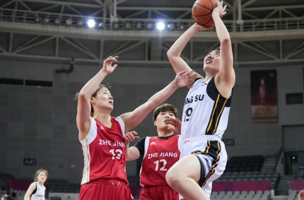 10投1中仅4分？女篮未来锋线一姐被打回原形：自从江苏女篮主教练丁铁突然去世后，