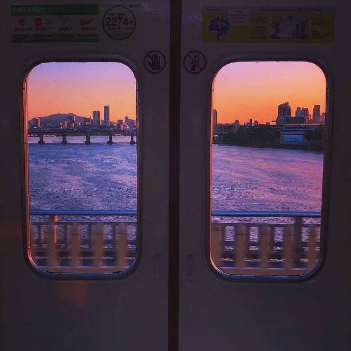 先变成更喜欢的自己，然后遇到一个不需要取悦的人。——卢思浩《愿有人陪你颠沛流离》