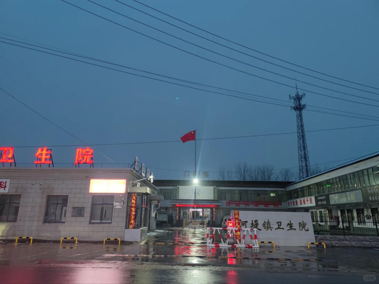 最近，老家一位朋友的经历让我深有感触。他在镇上卫生院住了几天，总花费两千多，新农
