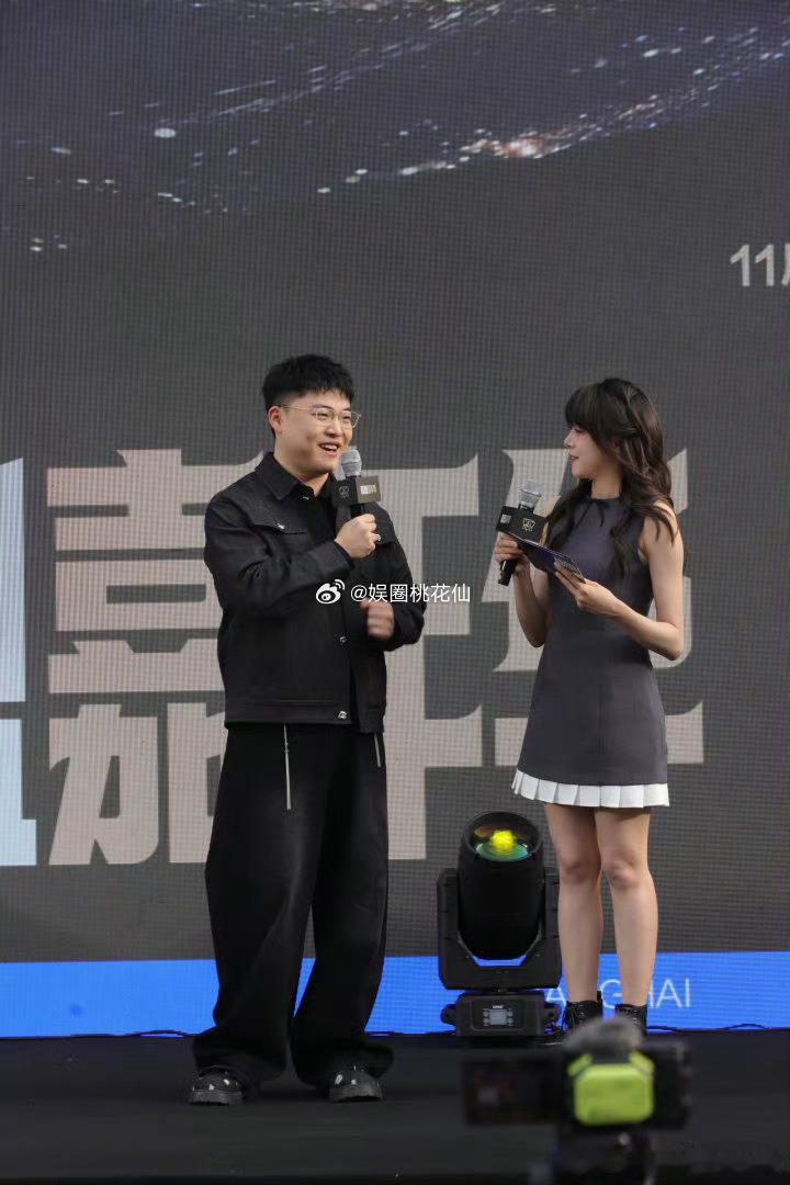 Uzi来s15线下了Uzi线下无处走位 确认过眼神，是Uzi来了！S15线下现场