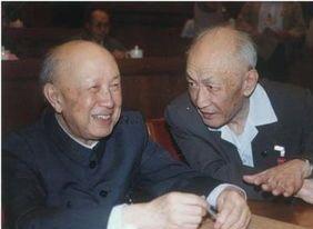 有人说，新中国前三十年，就是大家勒紧裤腰带、饿着肚子熬过来的苦日子。这话听着挺心