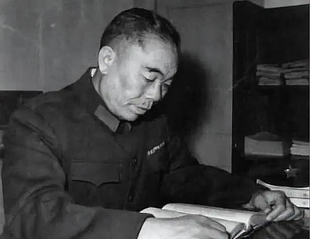 1951年，50军打完汉江南岸阻击战后，曾泽生眼含热泪的说：“我们终于可以在兄弟