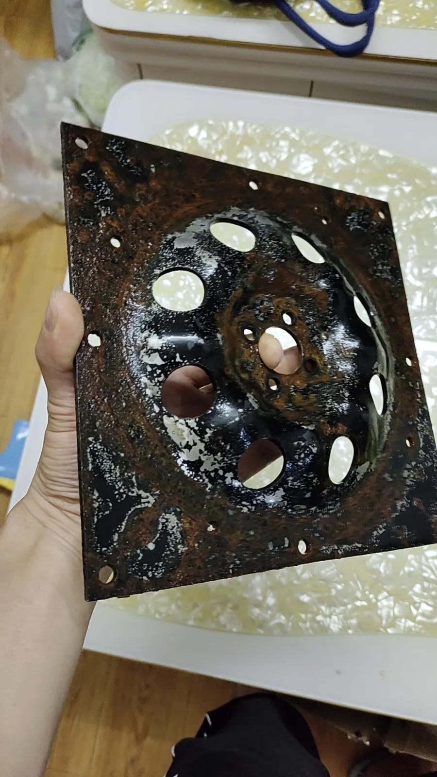 商家的小心思总是藏在你看不见的地方。
比如洗衣机的这个法兰盘。
一两千的洗衣机。