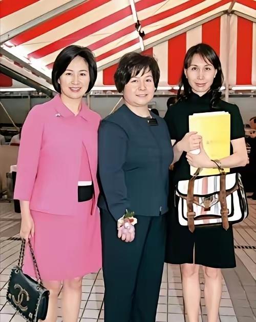 真的是好突然啊！赌王以及二太蓝琼缨的三女儿何超蕸已经去世了，享年59岁。
 
她