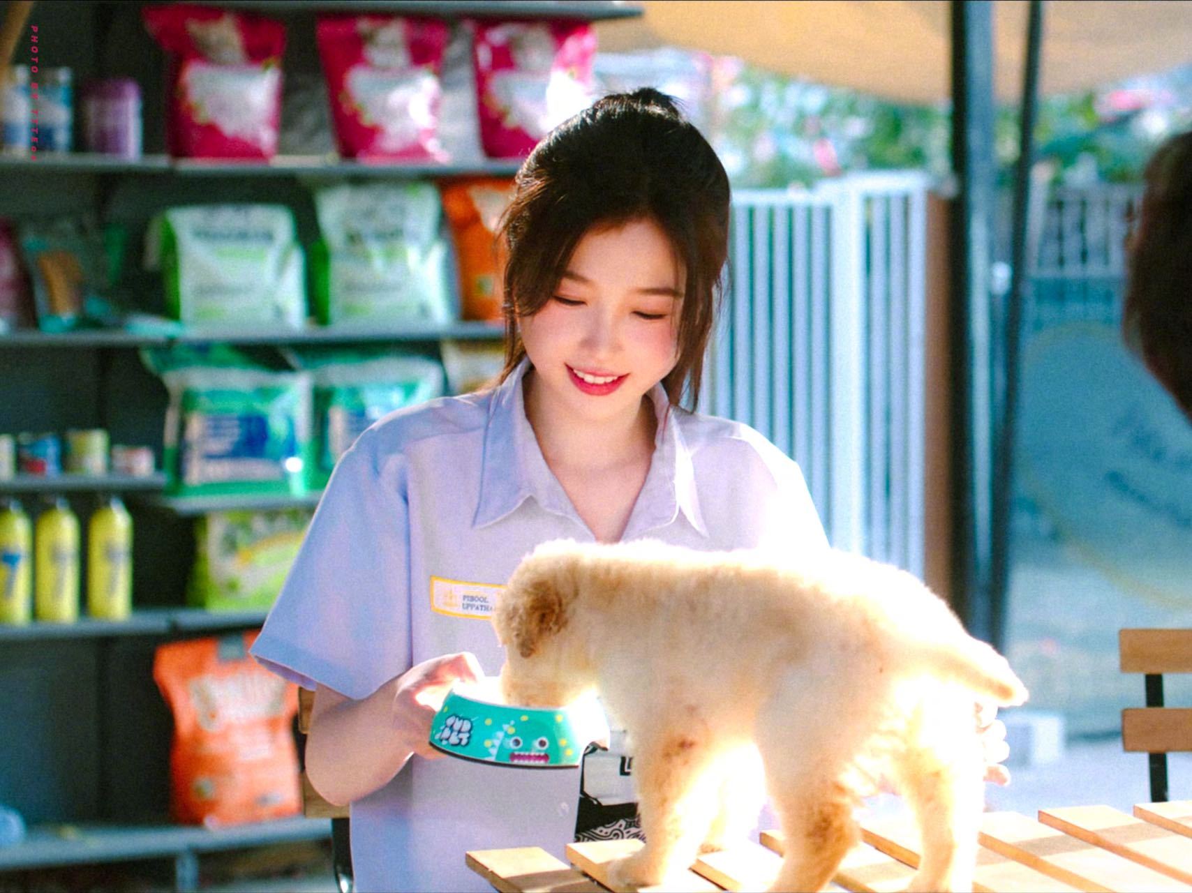 虞书欣台偶女主的明媚感 《双轨》里的明媚感就是最大的杀手锏！小太阳一般温暖美好的