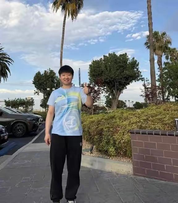 莎莎气场一米八
打败老美才回家
洛杉矶是座不夜城
鹏程万里捍卫大中华！