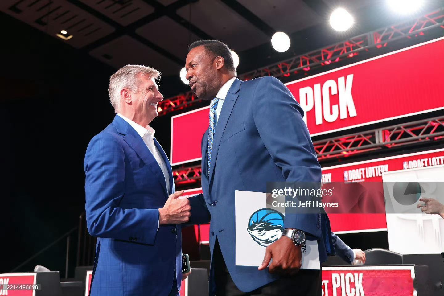 MFFL 来自Shams的消息。联盟办公室就提出了三个初步想法：一，限制选秀权保