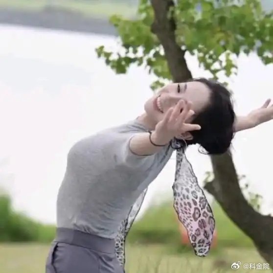 《藏族姑娘翁姆，美的让人羡慕！》播放量：17万点赞量：2035网页链接