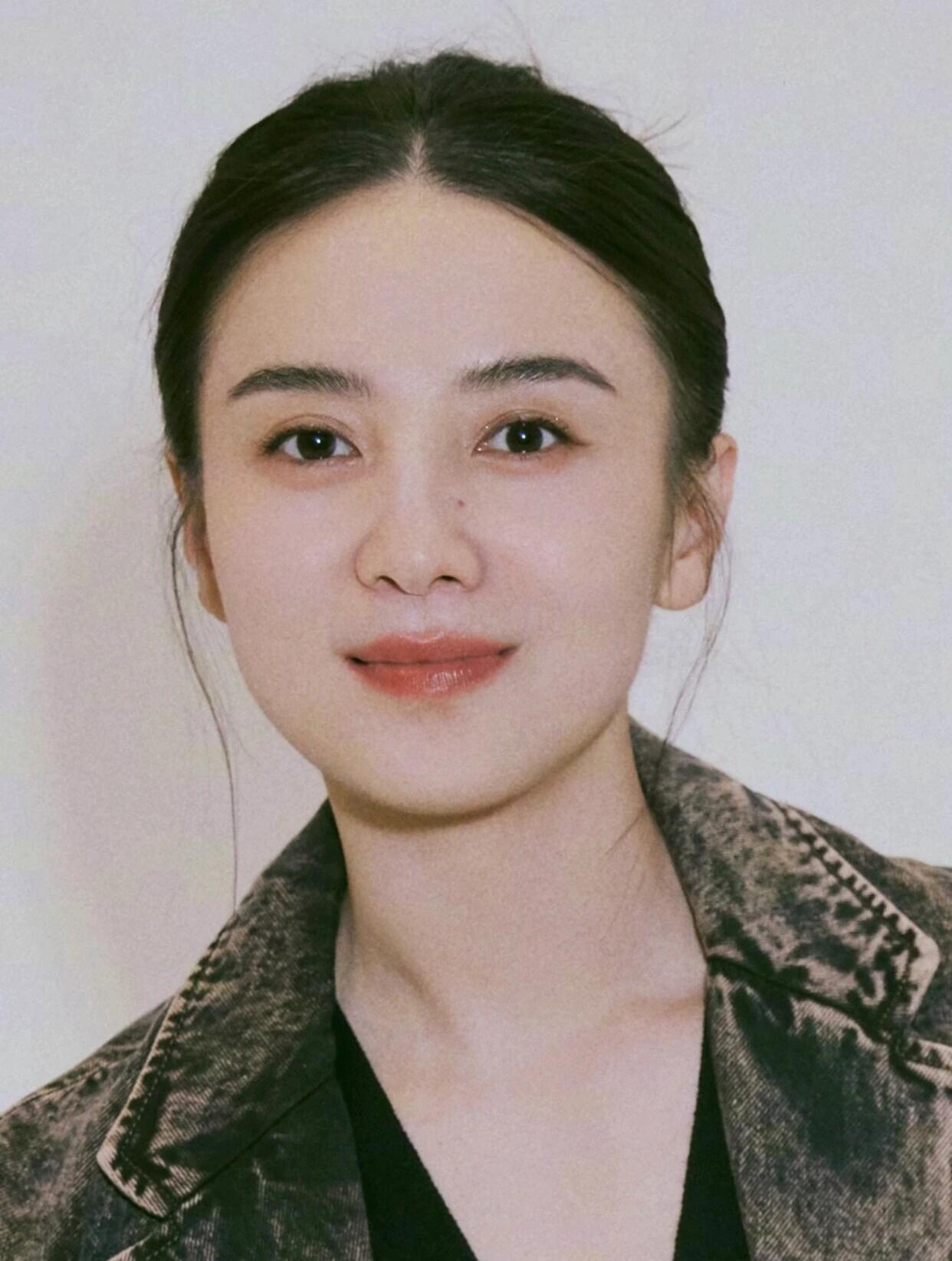 宋佳    姐的松弛感怎么练的教教我呗[可怜] ​​​