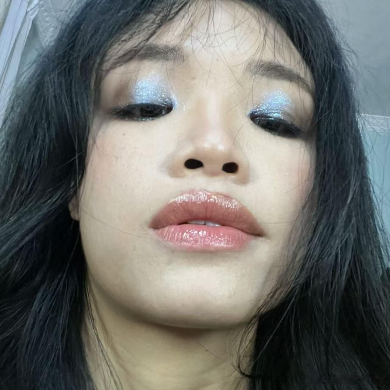  那一夜文淇和舒淇都喝醉了文淇的妆 舒淇的脸 是谁还在反复放大这张脸！时而像文淇