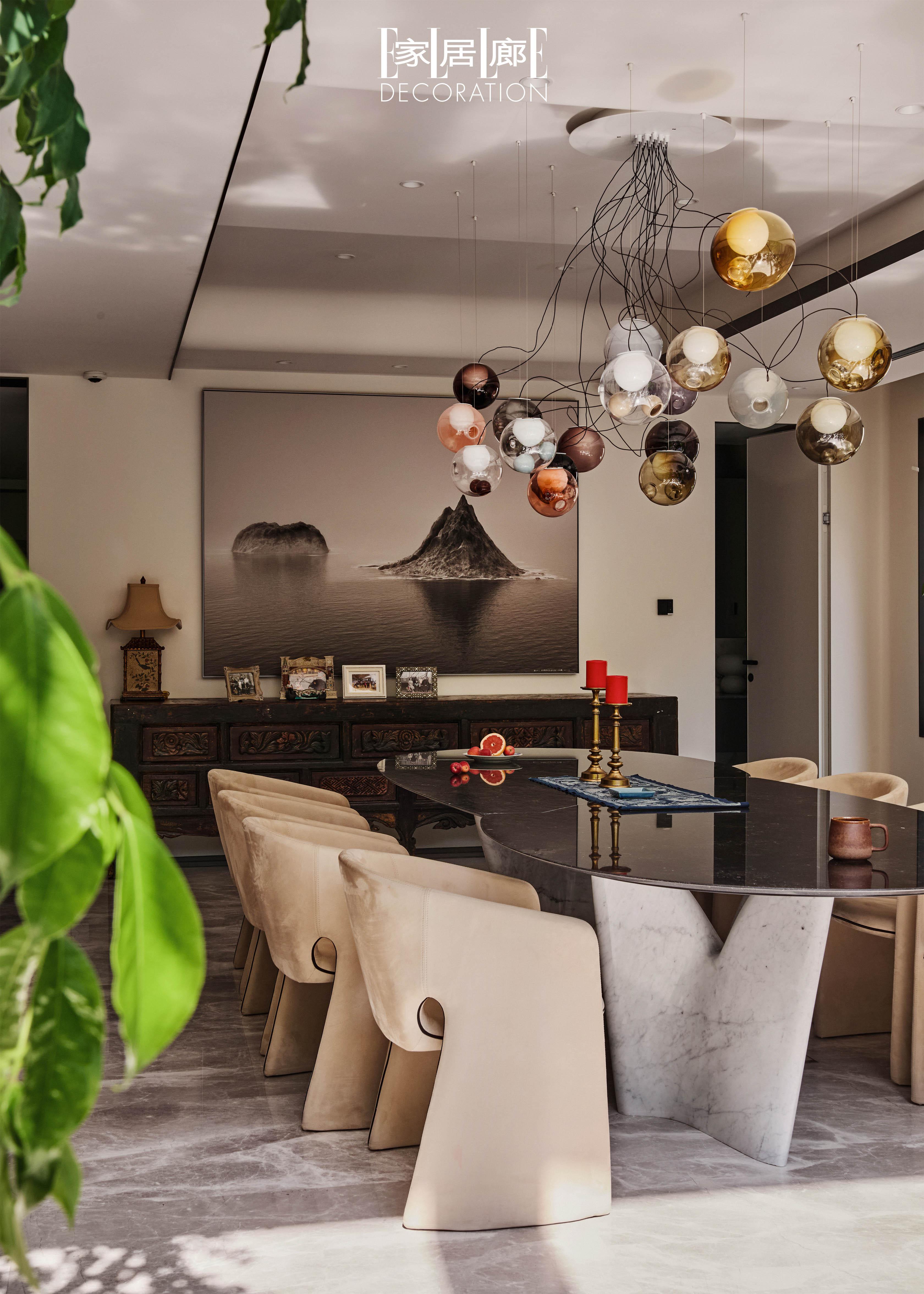 绘本里的光影，化作可触的治愈住宅。北京一座“光序”四层住宅，让阳光化作...