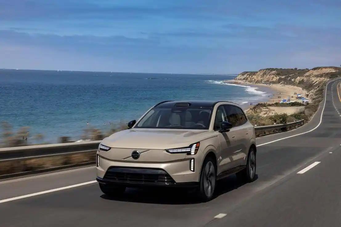 年底的快乐是卡罗拉给的 年底了，卡罗拉可真是给足了我快乐！就说我这台卡罗拉双擎，