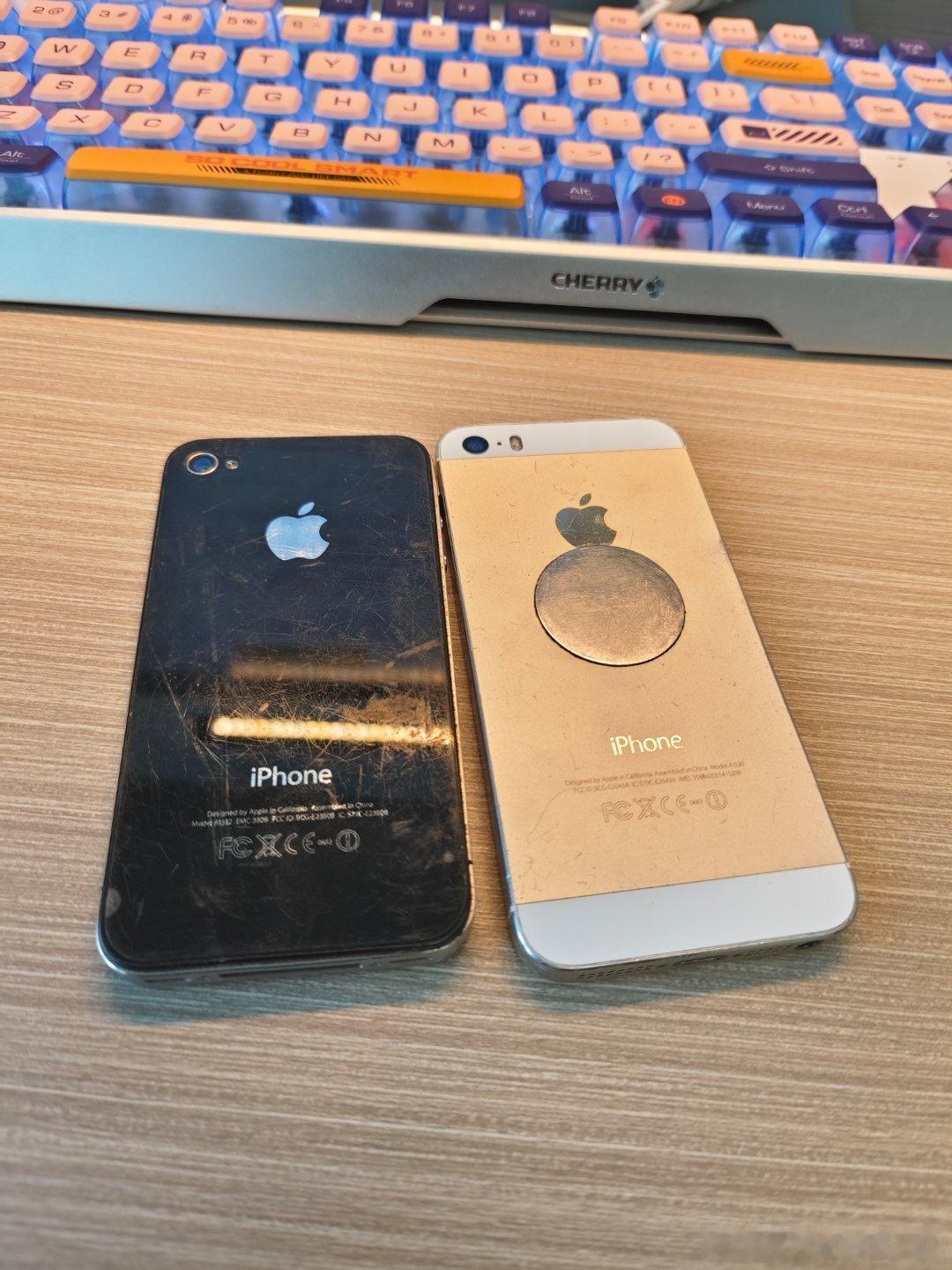 充满古早味的，iphone 4，iphone 5，一眨眼，马上iphone 16
