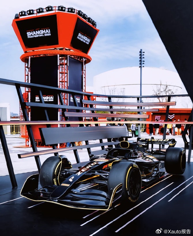 F1痛车在上海成地标级打卡点 F1中国大奖赛即将开赛，上海“格子旗嘉年华”升级，