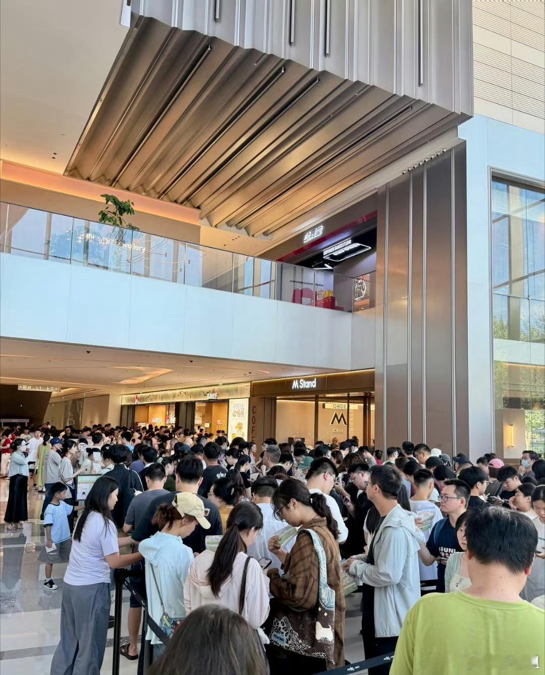 我感觉茶颜悦色在合肥要不了一个月就不用排队了 
