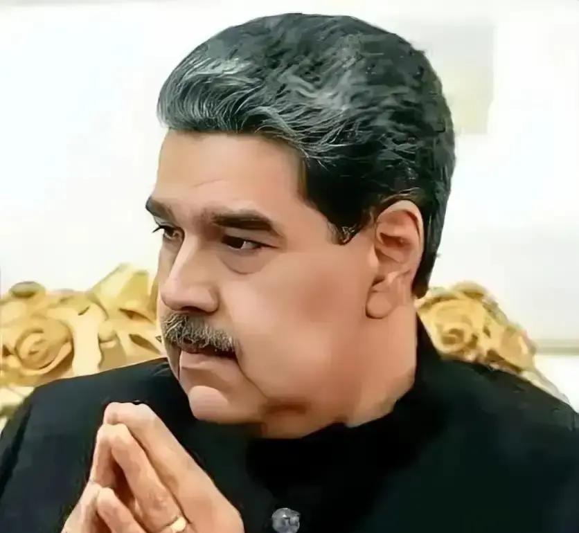 马杜罗在联合国戴几百美元的西铁城，想演亲民？
别逗了！
他老婆手上的钻戒可比这表