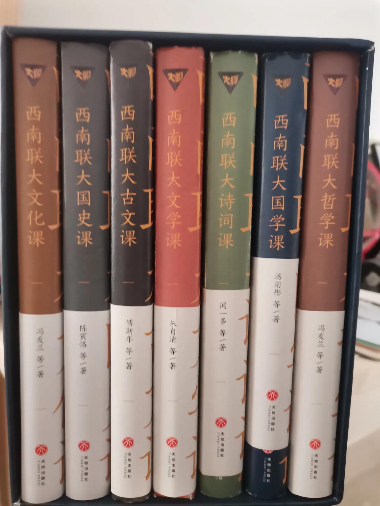 再次读了诗词课，在古代文化中，诗和词绝对是最璀璨的文化遗产。因为一句诗词，去读整